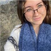 Chica de apoyo para matemáticas, lenguas y más asignaturas de primaria en presencial y online